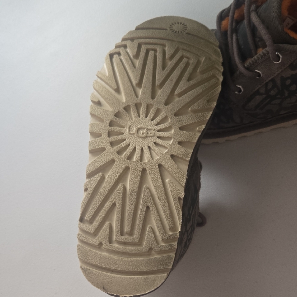 UGG Brown and Orange Boots with Cozy Lining - Picture 5 of 8